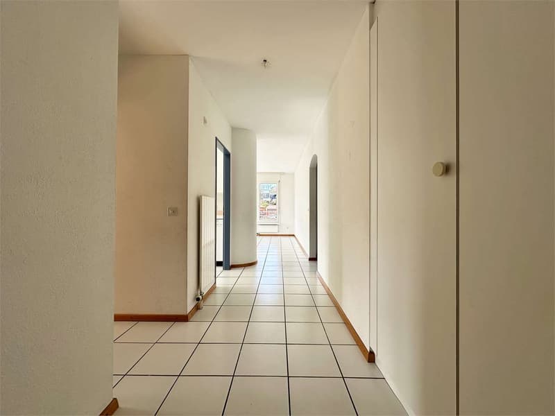 Family-friendly and quiet context, just a few steps from schools (7)
