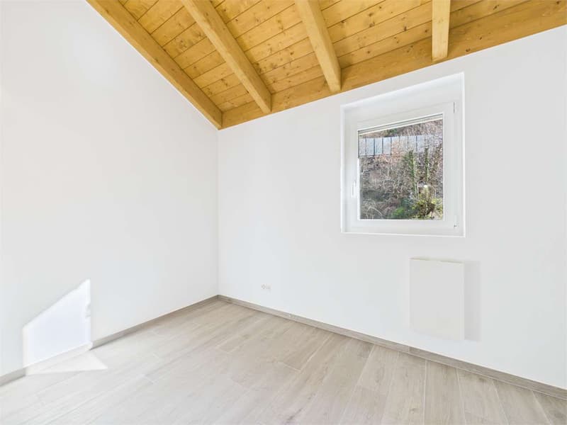 Nuova villa immersa nel verde a Sant'Antonino (9)