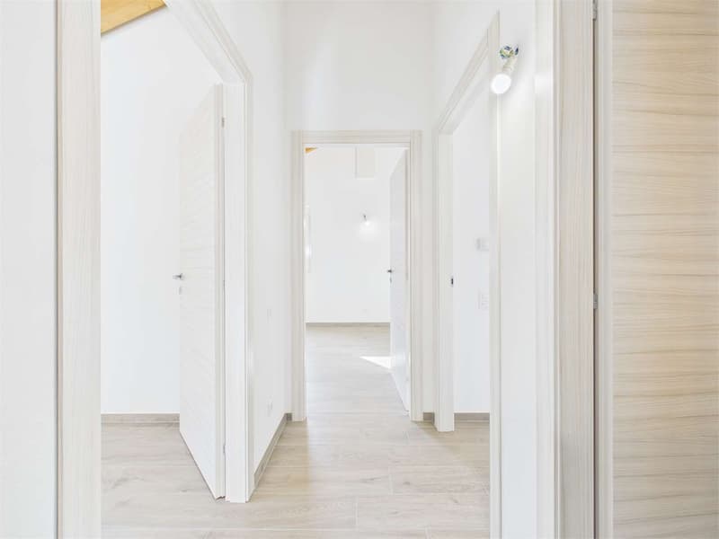 Nuova villa immersa nel verde a Sant'Antonino (6)