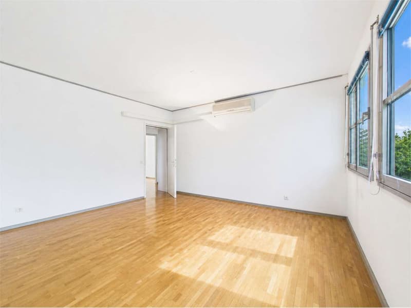 Vaste bureau en zone centrale (6)
