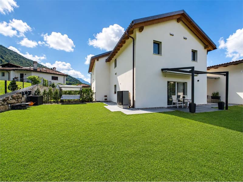 Moderne Villa mit großem Garten in Sant'Antonino (7)