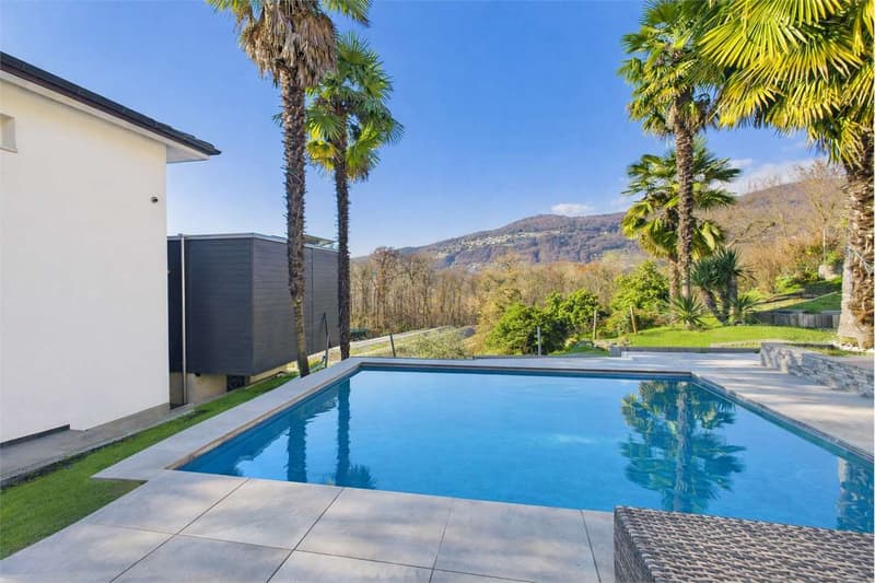 Muzzano - Independent villa with pool (1)
