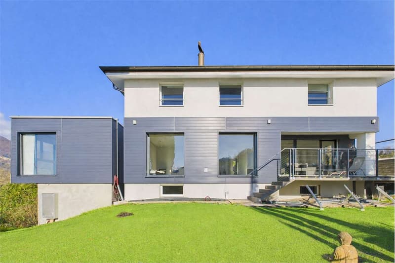 Muzzano - Independent villa with pool (2)