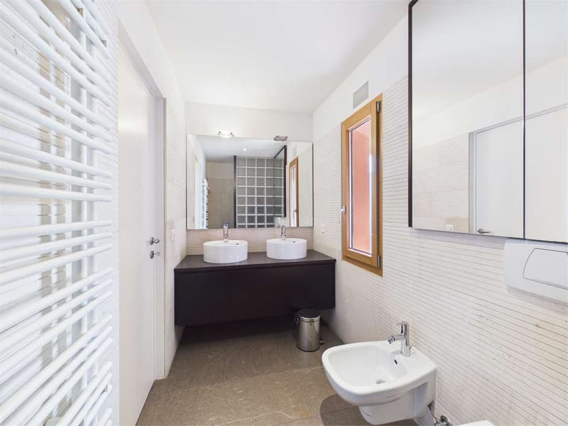 Bright Villa with 5.5 rooms and lake view (11)