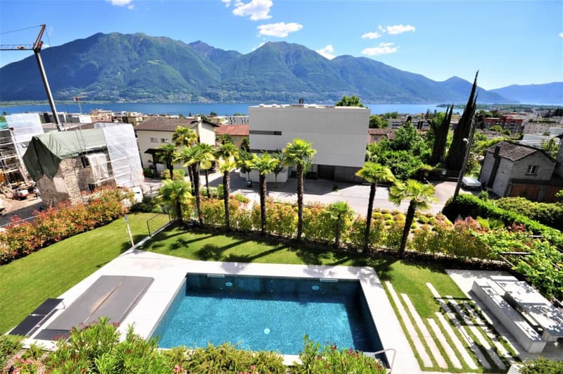 Luxuriöse 2.5 Zimmerwohnung mit Seesicht, grosser Sonnenterrasse, Schwimmbad und Wellnessbereich (2)
