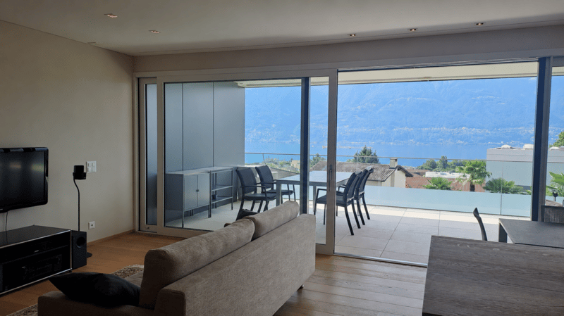 Generoso 3.5 locali con vista lago, 2 ampie terrazze e piscina esterna (2)
