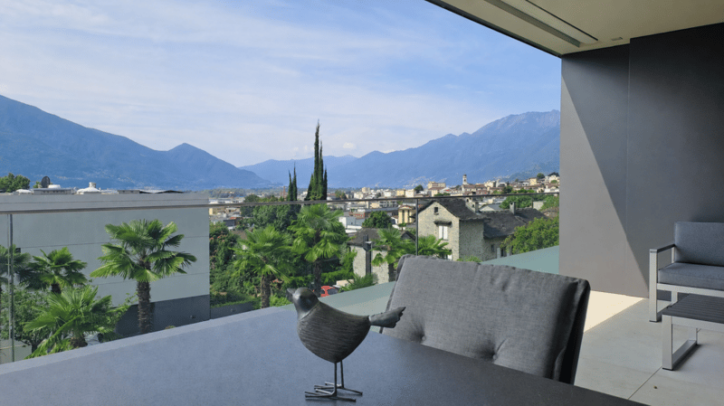 Generoso 3.5 locali con vista lago, 2 ampie terrazze e piscina esterna (3)