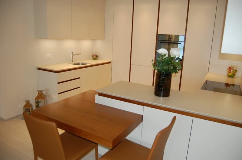 Luxuriöse 2.5 Zimmerwohnung mit Seesicht, grosser Sonnenterrasse, Schwimmbad und Wellnessbereich (7)