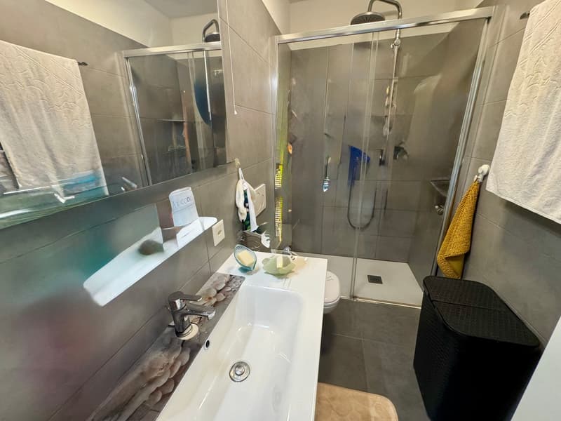 Appartement moderne 4.5 pièces avec grand jardin privé à Rancate (9)