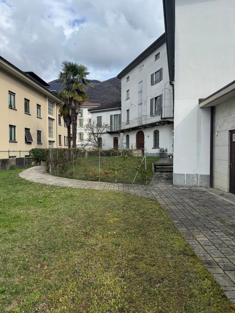 Mendrisio Center – Elegant apartment with private garden in historic villa (6)