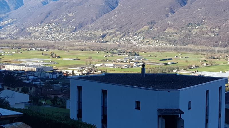 Modern single-family house in good condition and with excellent finishes, large plot of land. (13)