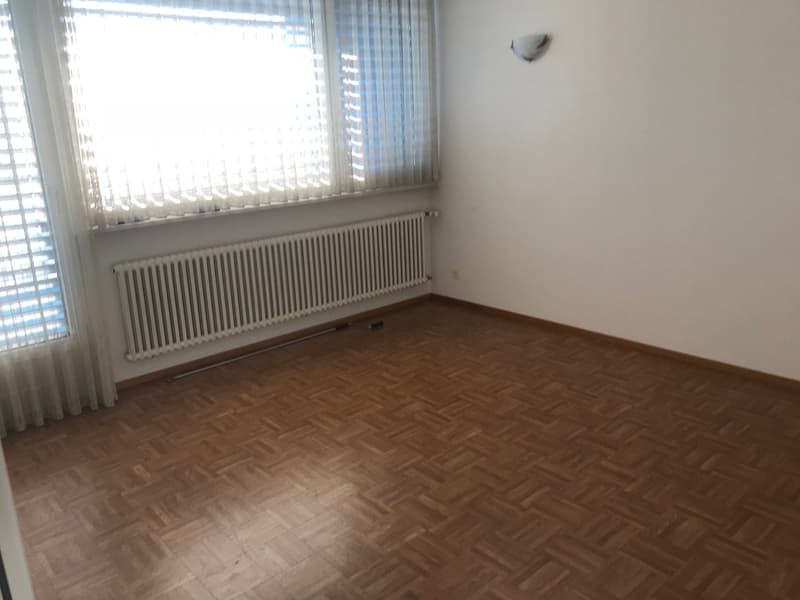 Appartement élégant de 3,5 pièces au 5e étage à Stabio (13)