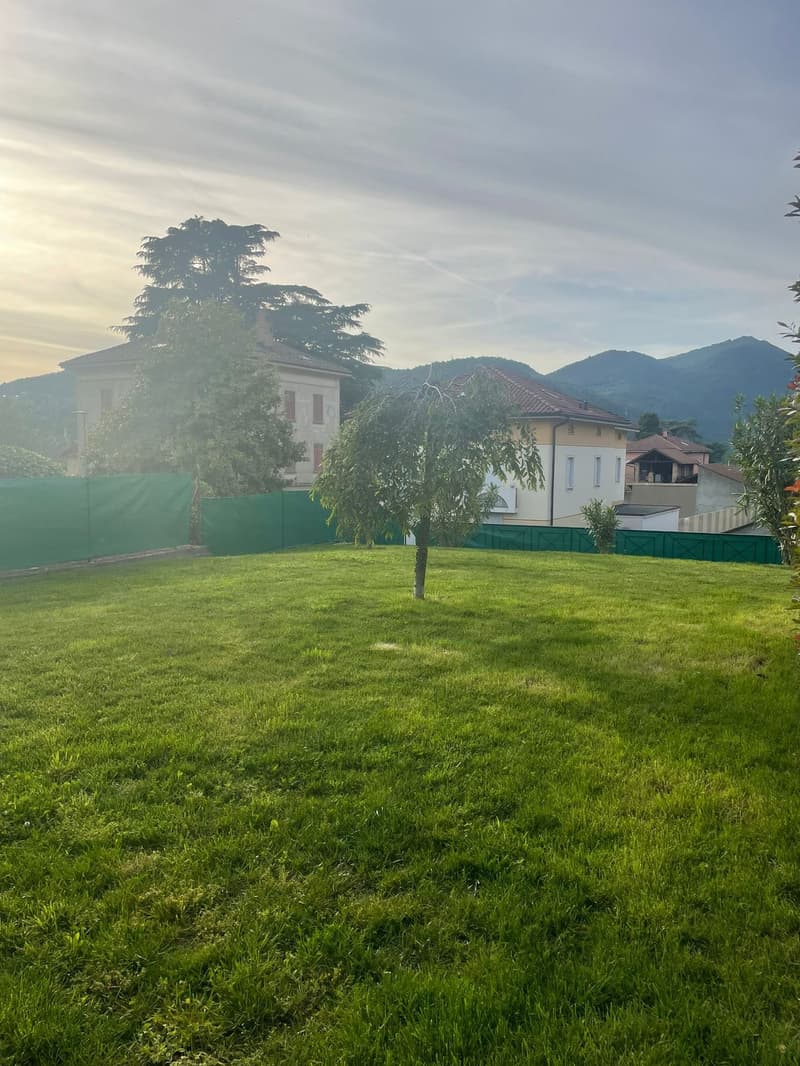 Una villa liberty in centro a Mendrisio con giardino box doppio più posti auto (25)