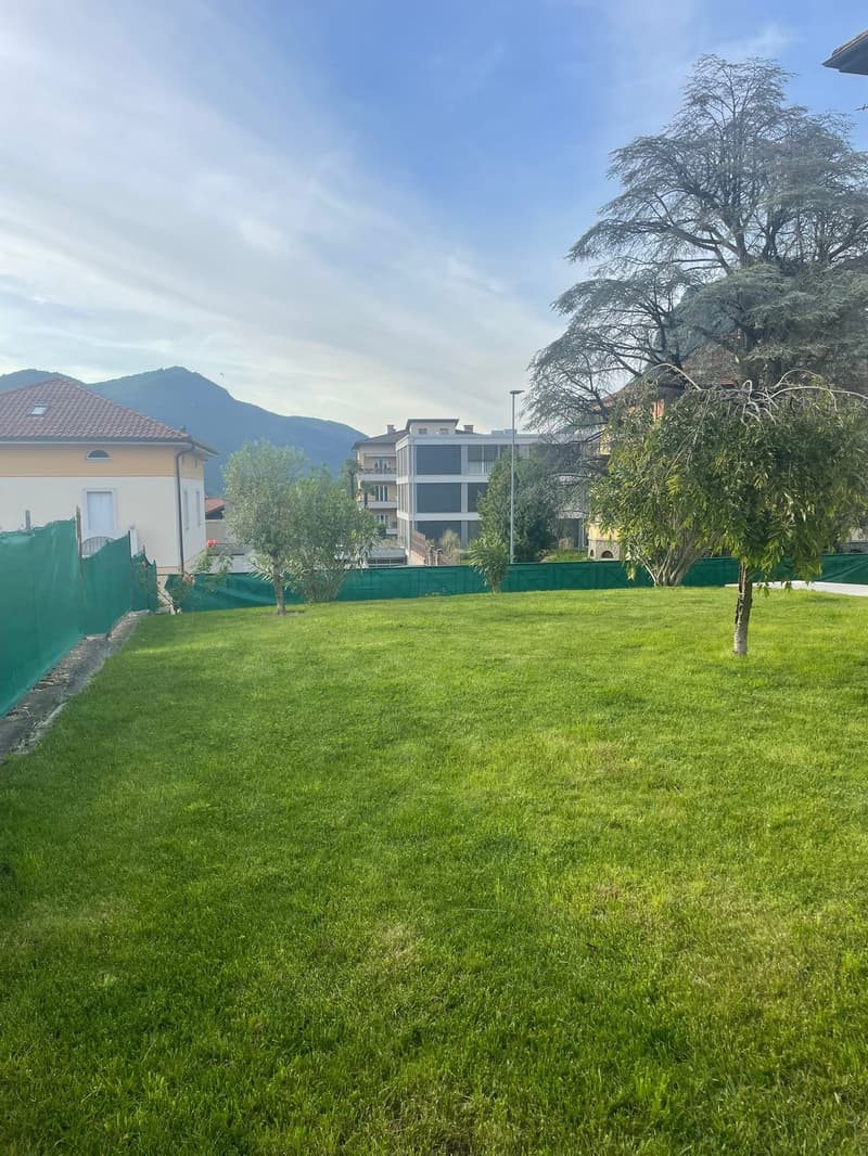 Una villa liberty in centro a Mendrisio con giardino box doppio più posti auto (19)