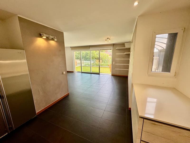 CADRO – RÉSIDENCE ÉLÉGANTE AVEC JARDIN PRIVÉ, GARAGE DOUBLE ET VUE PANORAMIQUE (10)