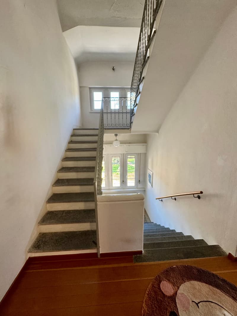 Eine Liberty-Villa im Zentrum von Mendrisio mit Garten, Doppelgarage und mehreren Parkplätzen (15)