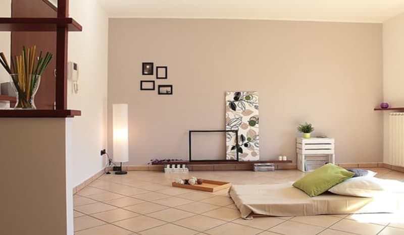Galliate Lombardo in piccola residenza, ultimo piano, ampio due locali con box. (13)