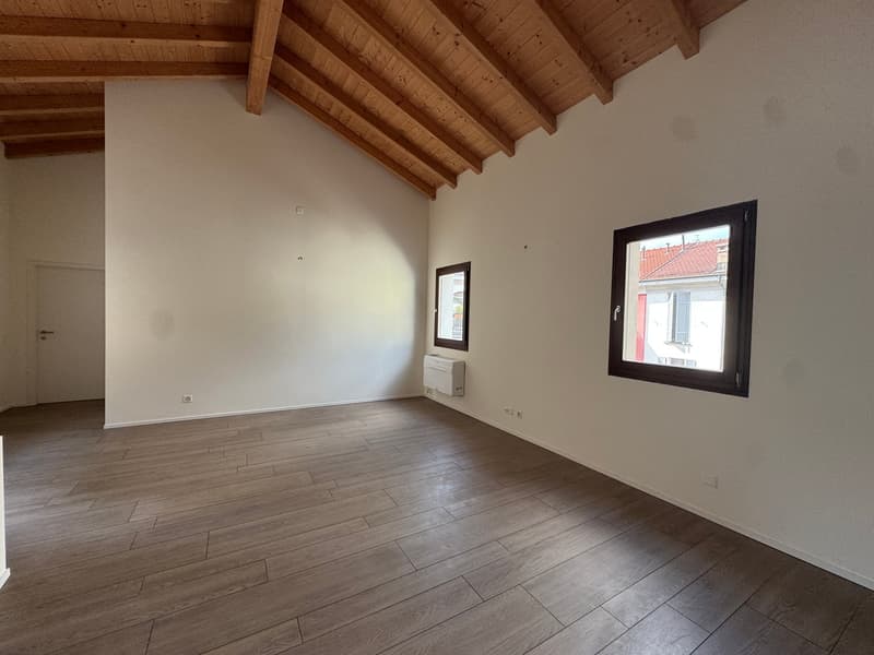 Modernes Büro mit 3,5 Zimmern zur Miete in Chiasso (2)