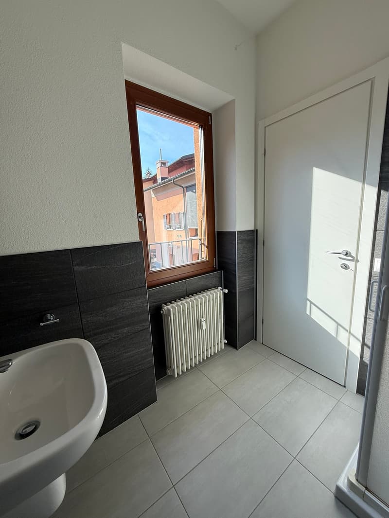 2,5 Zimmer Stabio MODERN mit privater Waschmaschinenanschluss und überdachtem Parkplatz (3)