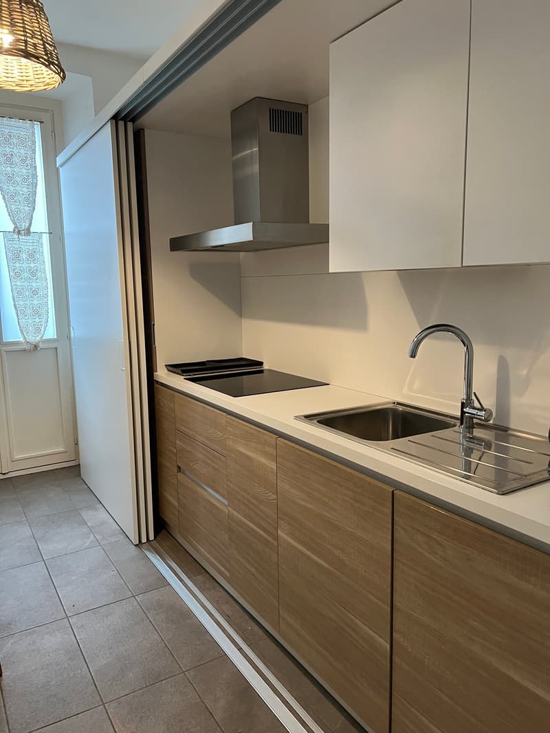 Chiasso, elegantes und neuwertiges Büro mit überdachtem Parkplatz (4)