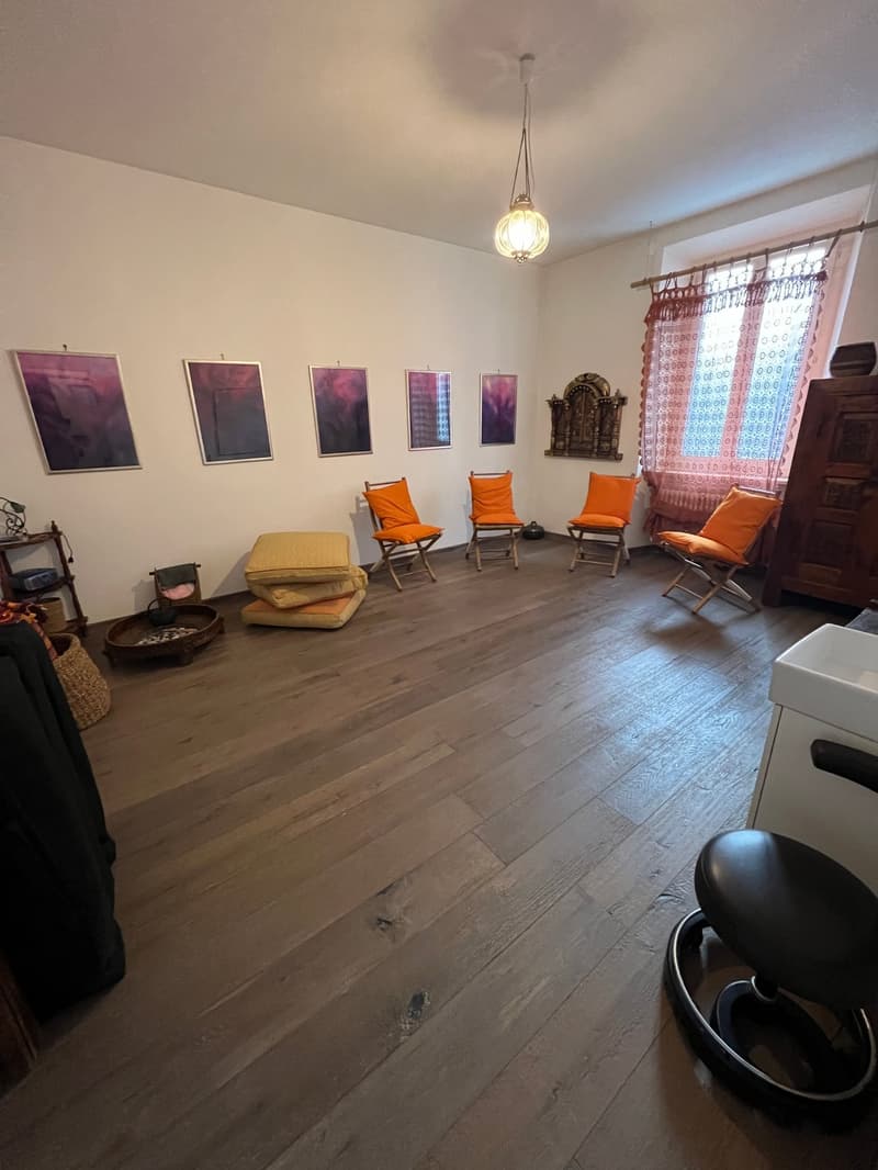 Chiasso, elegantes und neuwertiges Büro mit überdachtem Parkplatz (6)