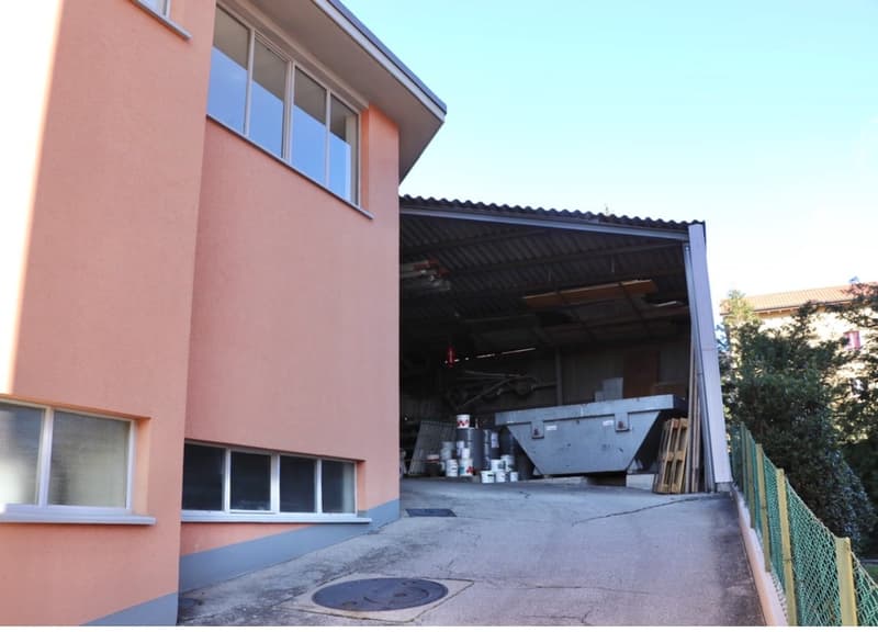 Vendesi o Affittasi Immobile Artigianale / commerciale / amministrativo con Uffici a Balerna (12)