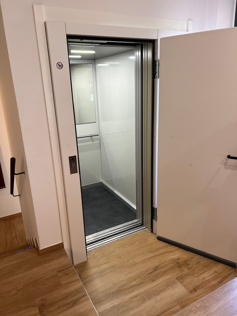 Zentrale Riva San Vitale UND SEEBLICK, DACHGESCHOSS in perfektem Zustand (11)