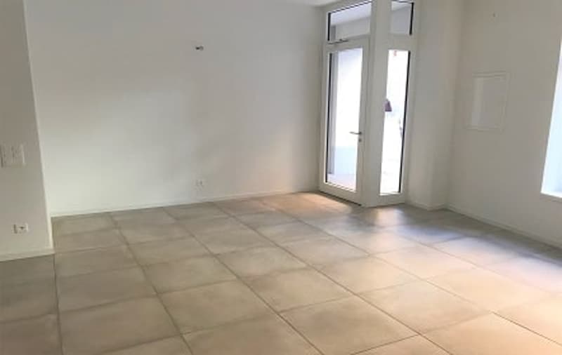 Mendrisio im Herzen der Stadt in einem total renovierten Gebäude im Stil - ZWEI Büros / Geschäfte (3)