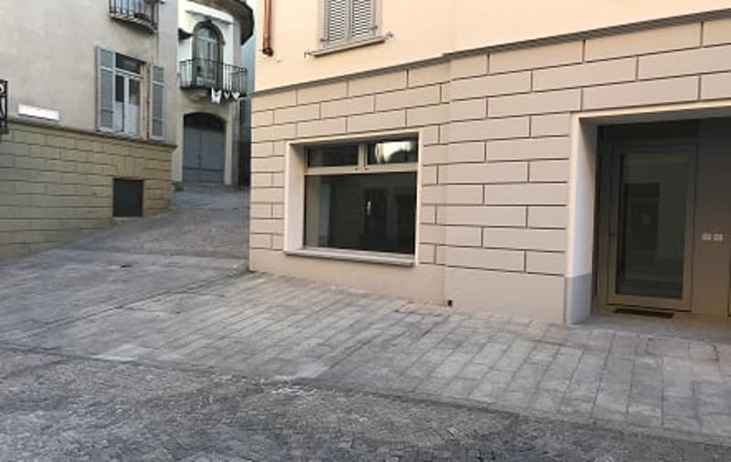 Mendrisio im Herzen der Stadt in einem total renovierten Gebäude im Stil - ZWEI Büros / Geschäfte (5)
