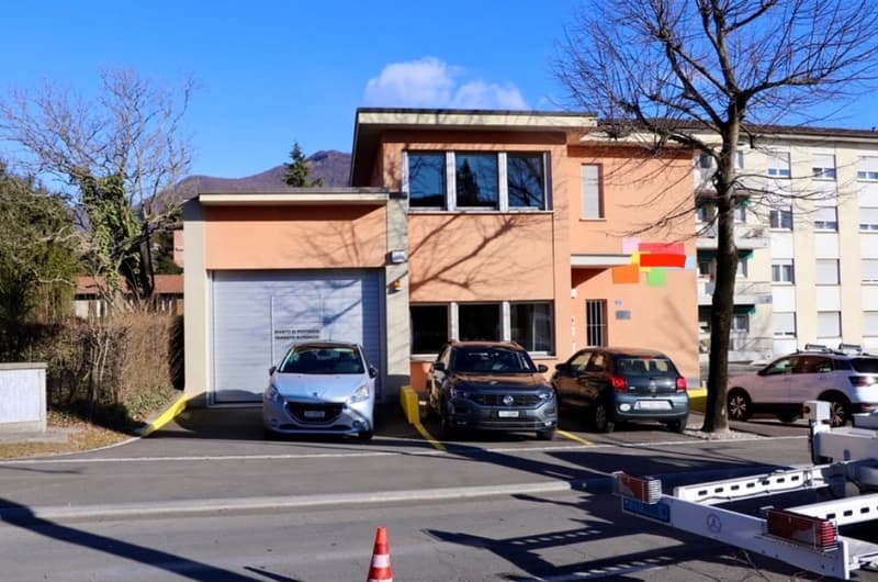 Sale or Rent of Industrial/Commercial/Administrative Property with Offices in Balerna (15)