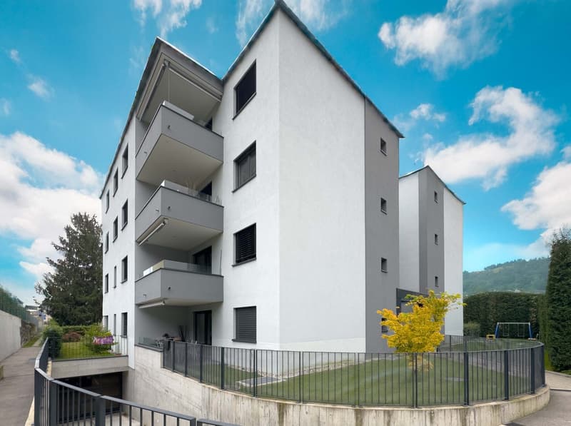 Für Einkommen oder privaten Gebrauch, sehr neu, elegantes 2.5-Zimmer-Wohnung mit privatem Garten (1)