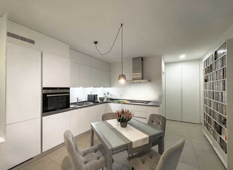 Für Einkommen oder privaten Gebrauch, sehr neu, elegantes 2.5-Zimmer-Wohnung mit privatem Garten (10)