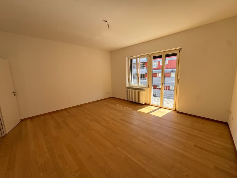 Wohnen am See: Raffinierte 4.5 Zimmer vollständig renoviert in Cassarate (6)