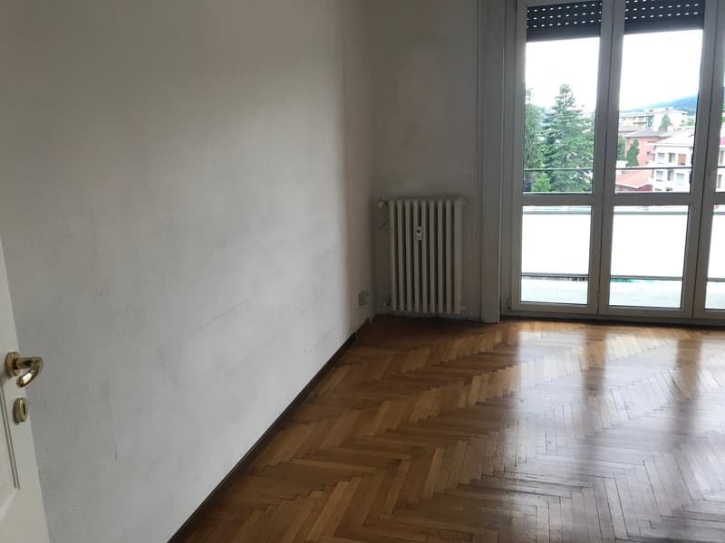 Luminoso appartamento di 3.5 locali con balcone a Varese – Disponibile subito (9)