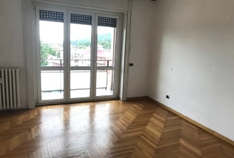 Luminoso appartamento di 3.5 locali con balcone a Varese – Disponibile subito (11)