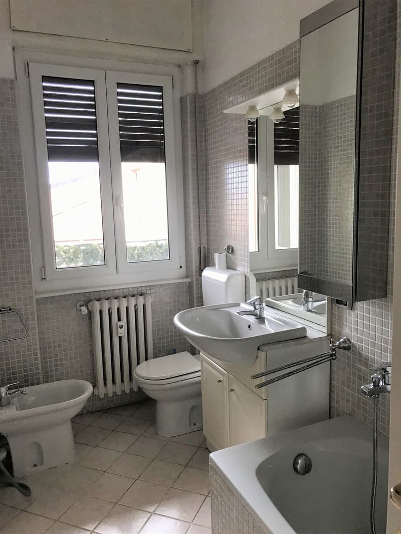 Luminoso appartamento di 3.5 locali con balcone a Varese – Disponibile subito (8)