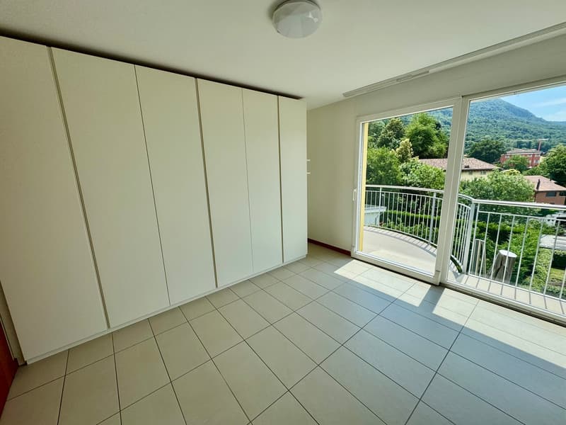 CADRO – ELEGANTE RESIDENZA CON GIARDINO PRIVATO, GARAGE DOPPIO E VISTA PANORAMICA (18)