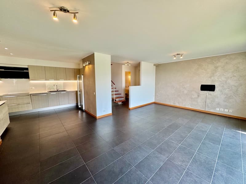 CADRO – ELEGANTE RESIDENZA CON GIARDINO PRIVATO, GARAGE DOPPIO E VISTA PANORAMICA (11)