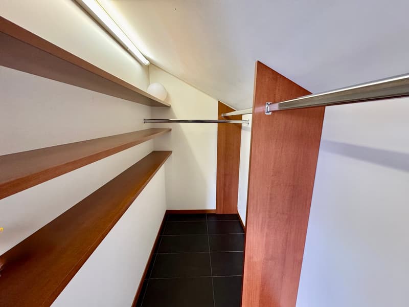 CADRO – ELEGANTE RESIDENZA CON GIARDINO PRIVATO, GARAGE DOPPIO E VISTA PANORAMICA (26)