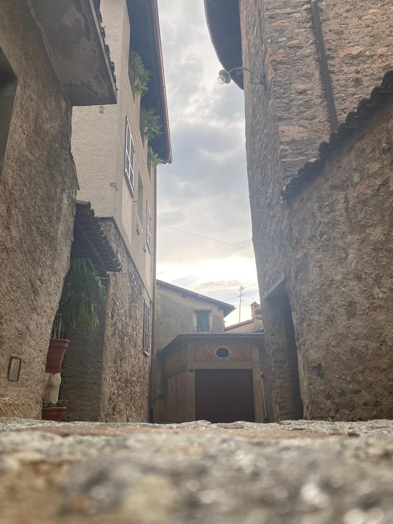 Carona – Affascinante casa nel nucleo storico rinnovata con box, ideale anche come investimento (15)