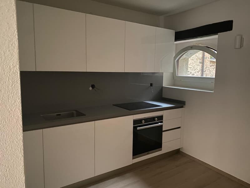 Carona – Affascinante casa nel nucleo storico rinnovata con box, ideale anche come investimento (1)
