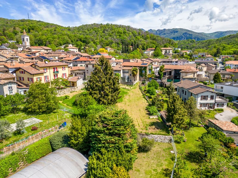 Terreno edificabile in pieno sole, comodo, con progetto approvato per una moderna villa singola (1)