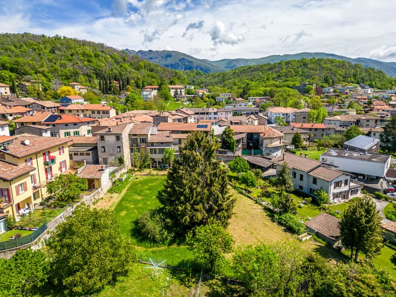 Terreno edificabile in pieno sole, comodo, con progetto approvato per una moderna villa singola (2)