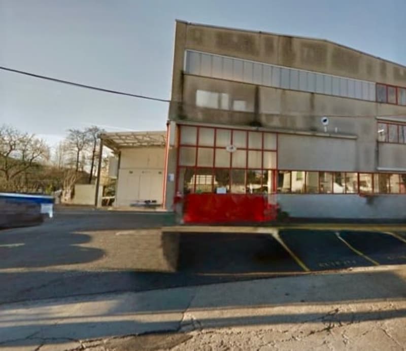 Stabio – Capannone con uffici e ampio spazio esterno – PIANO TERRA SU UNICO LIVELLO (1)