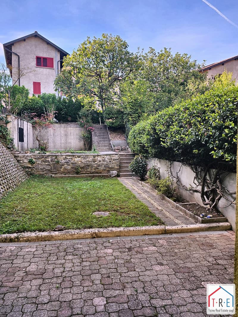 Stabio | Casa nel nucleo con giardino privato, terrazze e posteggio (10)