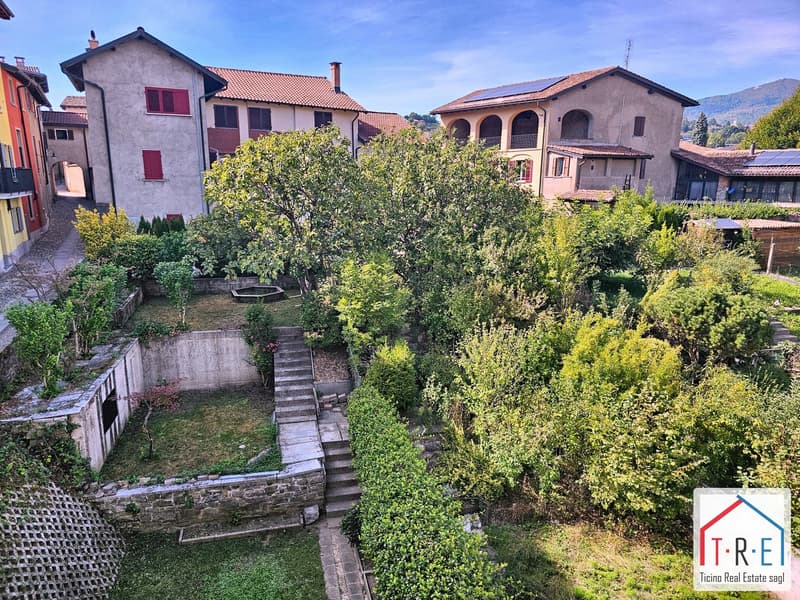 Stabio | Casa nel nucleo con giardino privato, terrazze e posteggio (13)