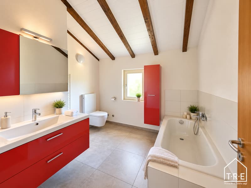 Stabio | Casa nel nucleo con giardino privato, terrazze e posteggio (17)