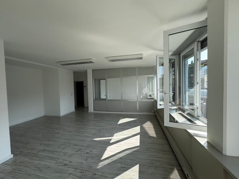 Mendrisio – prossimo a Piazzale Alle Valle | Ufficio signorile di 50 m² (4)