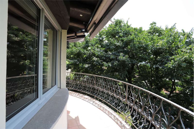 Villa avec piscine intérieure à Vezia (2)