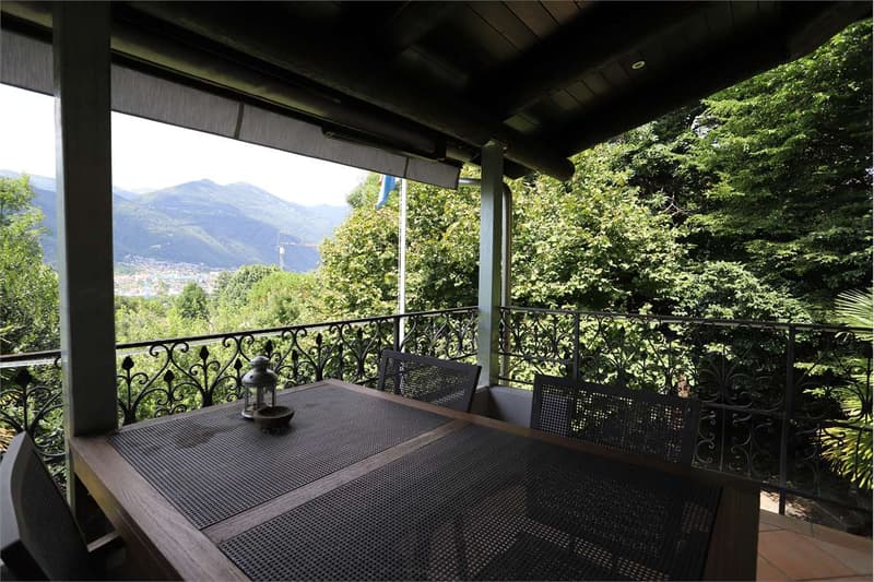 Villa avec piscine intérieure à Vezia (5)